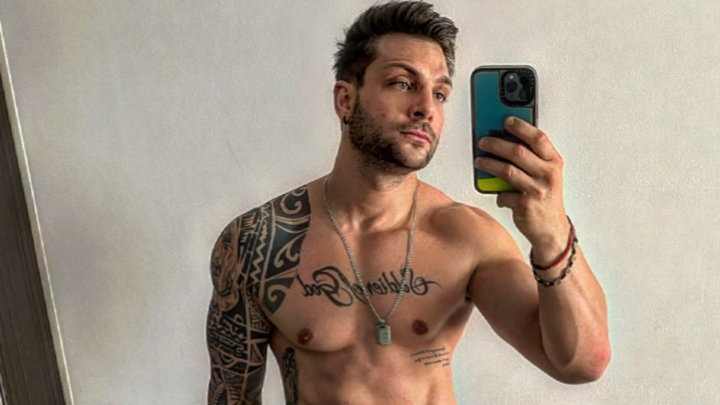 Shirtless TV star Nicola Porcella.